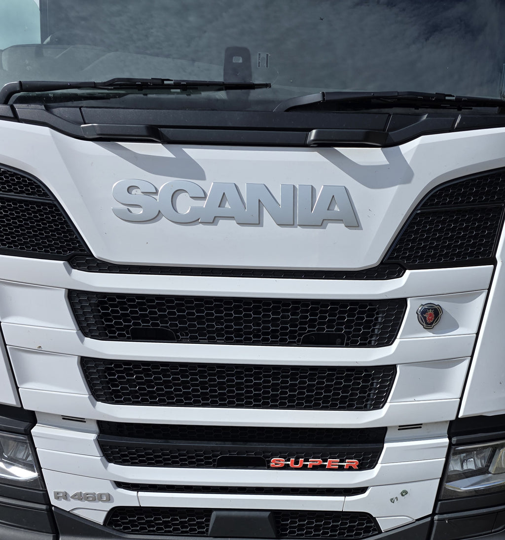 Custom 3D Printed SUPER Badge for Scania Next Gen – Lower Grill Red on White