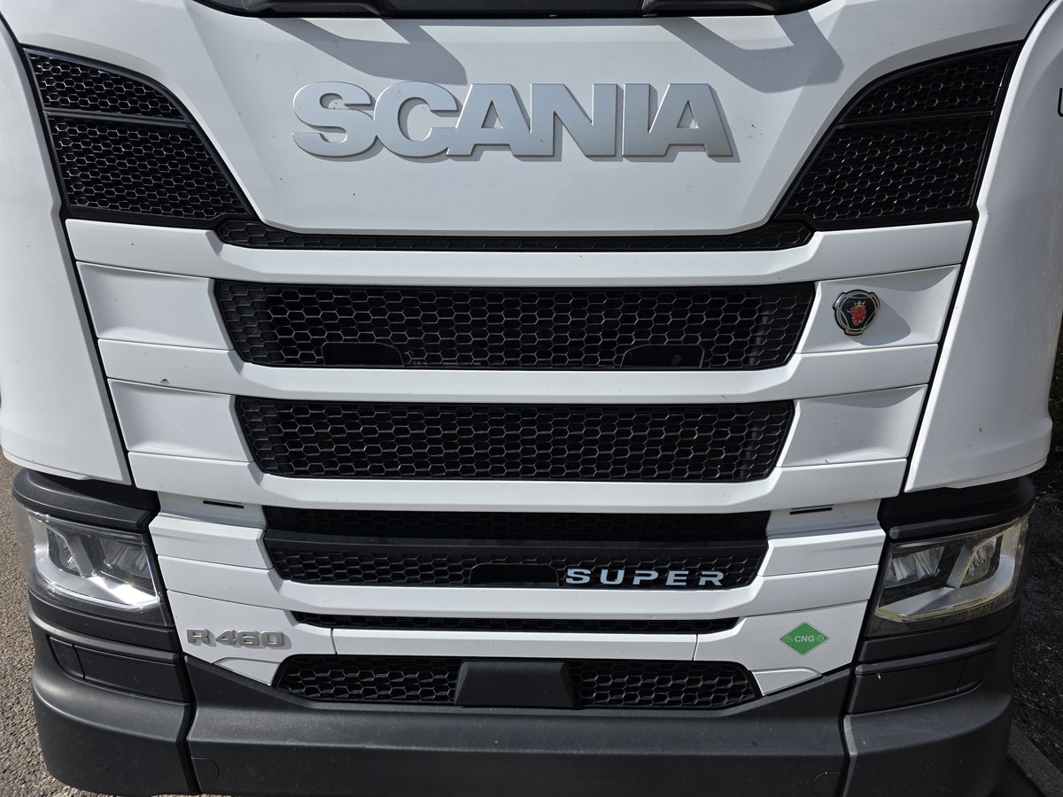 Custom 3D Printed SUPER Badge for Scania Next Gen – Lower Grill White on Black