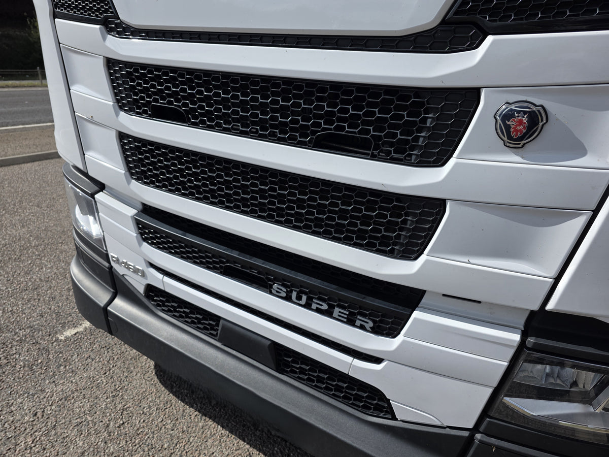 Custom 3D Printed SUPER Badge for Scania Next Gen – Lower Grill White on Black