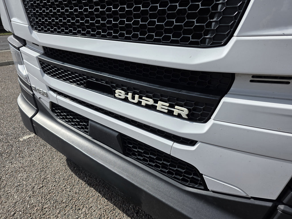 Custom 3D Printed SUPER Badge for Scania Next Gen – Lower Grill White