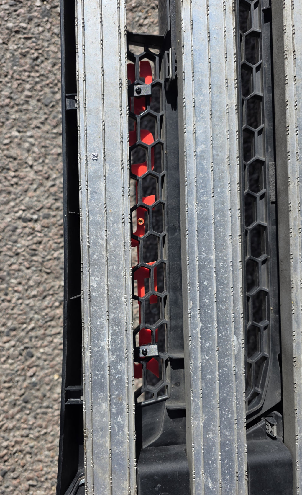 Custom 3D Printed SUPER Badge for Scania Next Gen – Lower Grill White