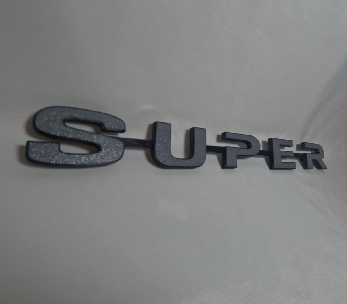 Custom 3D Printed SUPER Badge for Scania Next Gen – Lower Grill Grey on Black